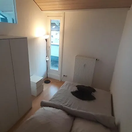 3 Privat Freie Zimmern Hotel *