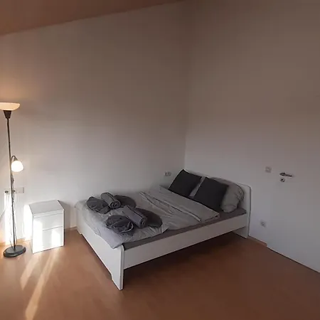 3 Privat Freie Zimmern Hotel *